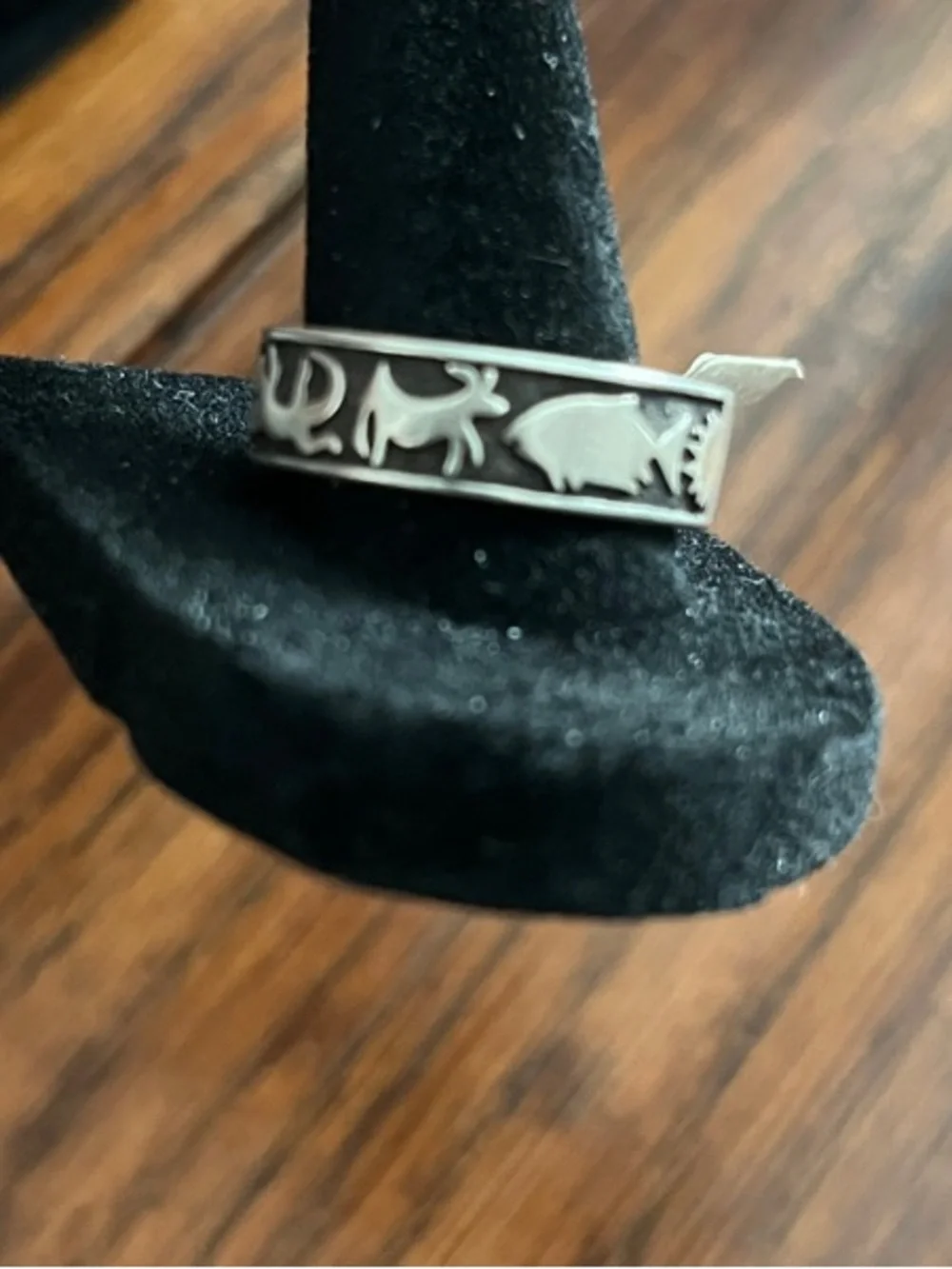 N/A silver accent